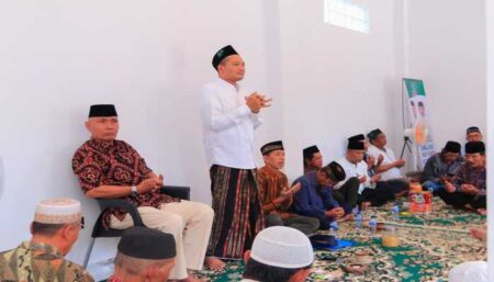 Dukung Gus Makki, Komunitas Relawan Purnawirawan Batalyon 74 Sebut Pilihan Hati Pertemuan Calon Bupati Banyuwangi Gus Makki dengan komunitas Relawan Purnawirawan Batalyon 74 di Markas Rayud, Desa Parijatah Kulon, Kecamatan Srono. (*)