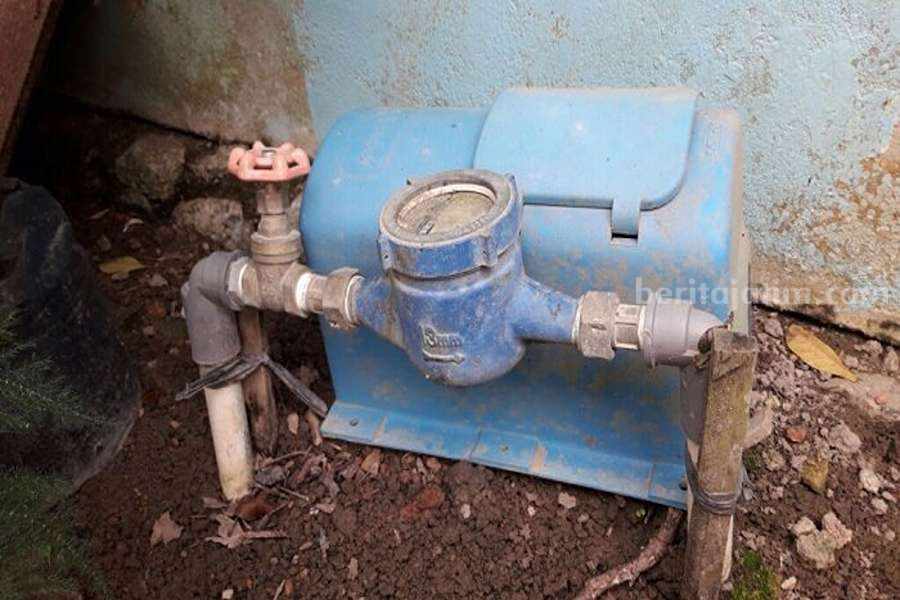 Pasokan air bersih PDAM di Probolinggo yang terganggu.