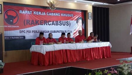 Kegiatan Rakercabsus PDIP dalam rangka pemenangan Pilgub Jatim dan Pilbup Blitar, Kamis (13/9/2024). (foto : Winanto/beritajatim.com)