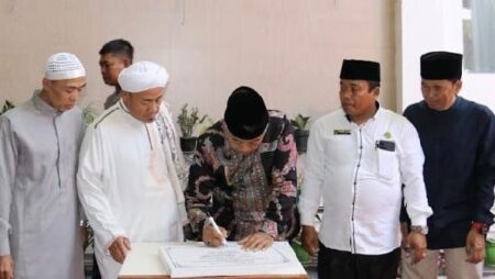 Bupati Malang Sanusi Dukung Pesantren Hasilkan Pengusaha Muda Bupati Malang Sanusi Dukung Pesantren Hasilkan Pengusaha Muda