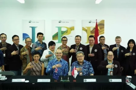 UC Surabaya Dorong Mahasiswa Ikuti Program Fast Track untuk Dukung Indonesia Emas 2045