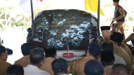 Bupati Malang Sanusi Ziarah ke Makam Bung Karno foto beritajatim