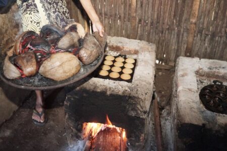 Kue Klemben Tradisional Banyuwangi, Unik Bikinnya Nikmat Rasanya