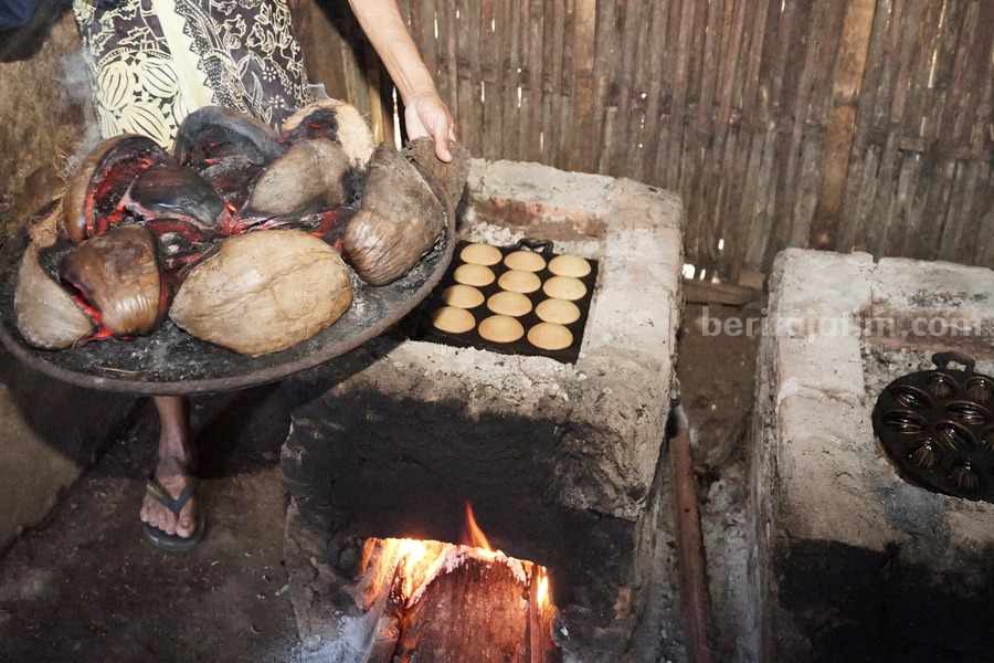 Kue Klemben Tradisional Banyuwangi, Unik Bikinnya Nikmat Rasanya