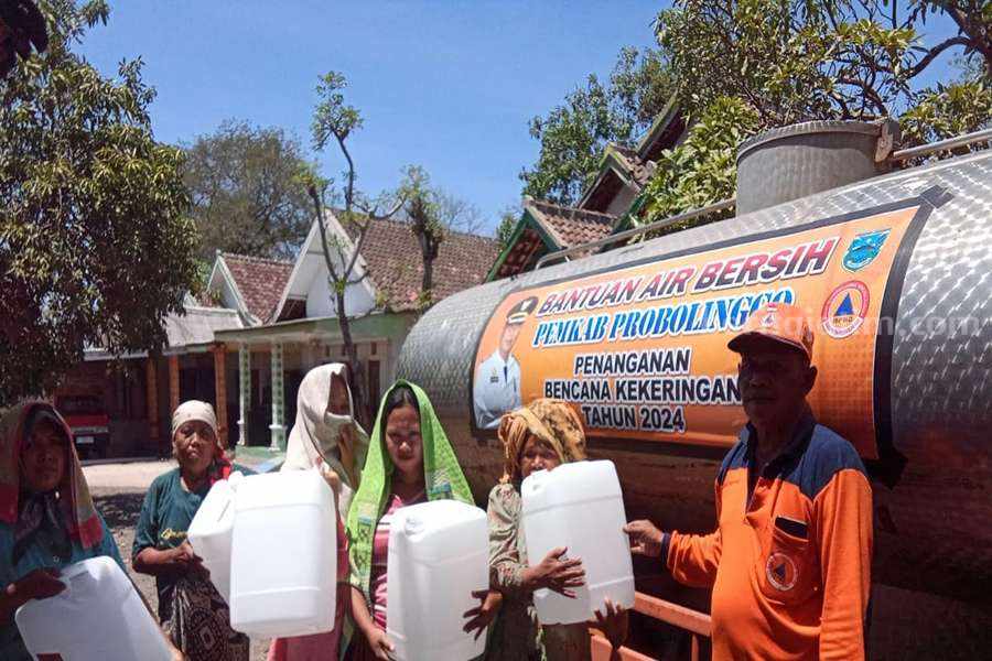 Kekeringan di Probolinggo, BPBD Distribusikan Air Bersih ke Tongas