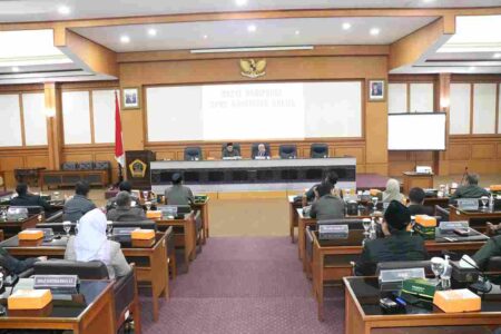 6 Fraksi Dewan Gresik Terbentuk, PDIP belum Belum Tunjuk Kadernya Suasana paripurna perdana Dewan Gresik bentuk 6 fraksi dan tim perumus tatib.