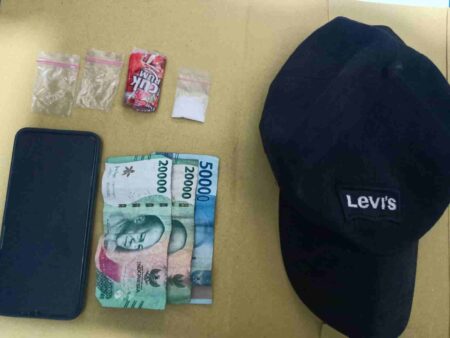 Barang bukti yang berhasil diamankan dari tangan Briyan Herki Indianshah (21). [Foto : ist]