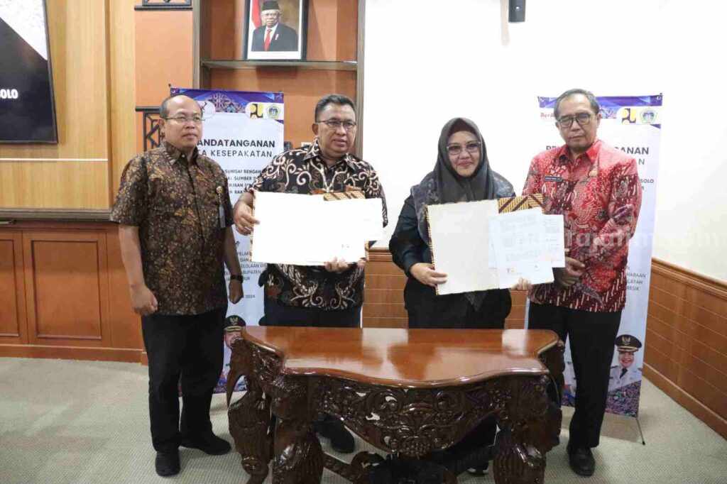 Penandatanganan strategis Pemkab Gresik dan BBWS atasi banjir.