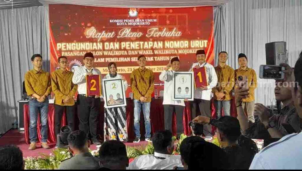 Rapat Pleno Terbuka Pengundian dan Penetapan Nomor Urut untuk Pasangan Calon Wali Kota dan Wakil Wali Kota Mojokerto dalam Pemilihan Serentak Tahun 2024 di Kantor KPU Kota Mojokerto. [Foto: KPU Kota Mojokerto]