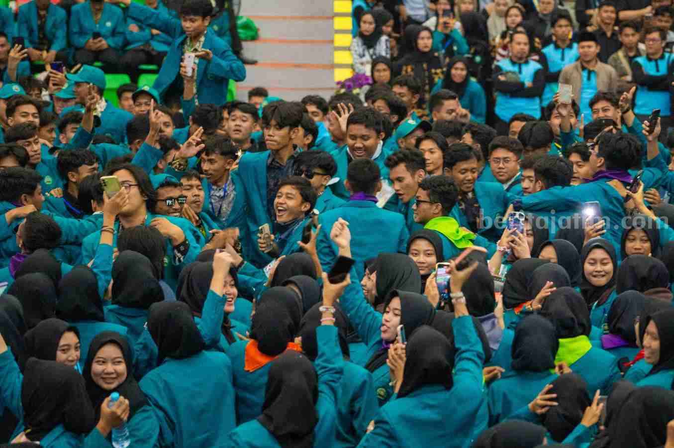 Suasana ceria penutupan Oshika Maba di Unisma (Foto: Istimewa)