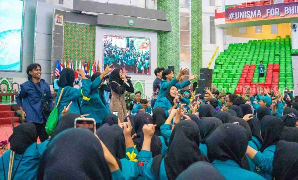 Suasana ceria penutupan Oshika Maba di Unisma (Foto: Istimewa)
