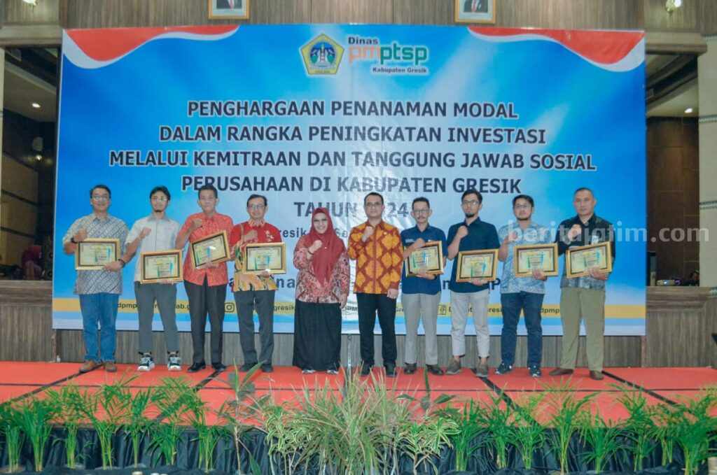 Foto pelaku usaha (investor) mendapat apresiasi atas kinerjanya menanamkan modal usahanya di Kabupaten Gresik.