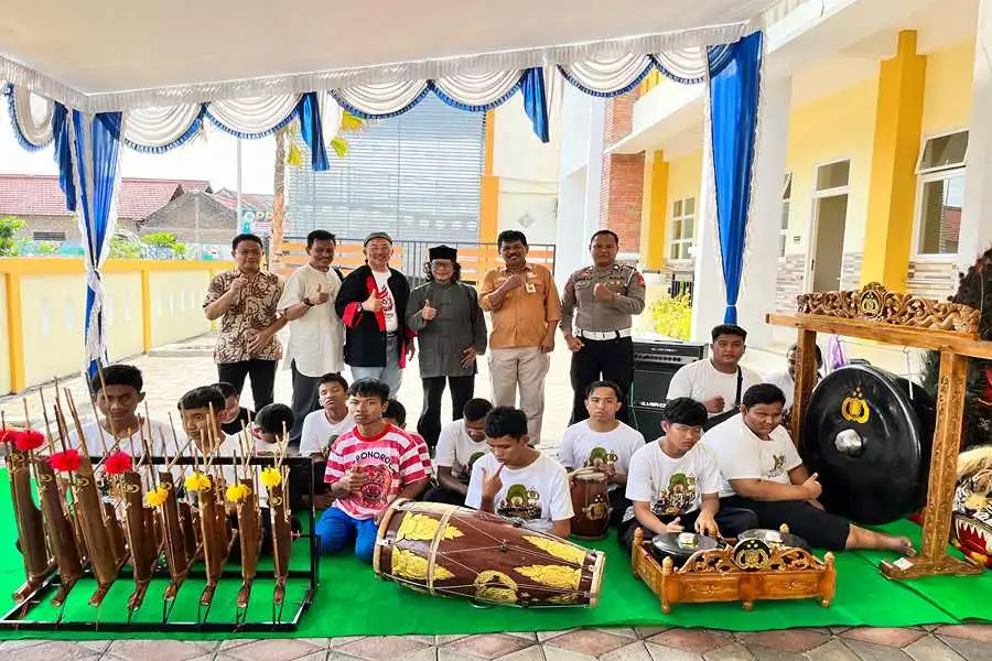 Tim visitasi Menparekraf didampingi oleh jajaran Disbudparpora Ponorogo saat mengunjungi latihan Reog di Panti Tunanetra Aisyiyah. (Foto/Disbudparpora Ponorogo)