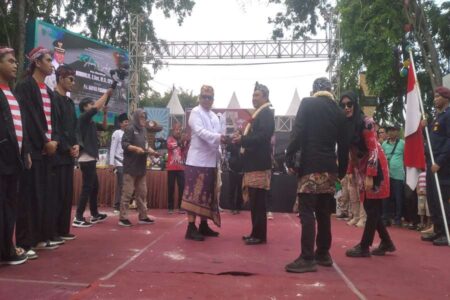 Kirab Maskot Meriahkan Pilkada Probolinggo, Edukasi Pemilih Jadi Fokus