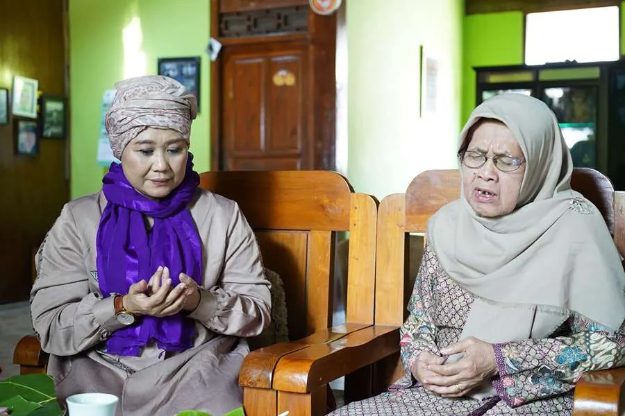 Cagub Jatim Luluk Nur Hamidah bersilaturahmi dengan Nyai Muthi'ah.
