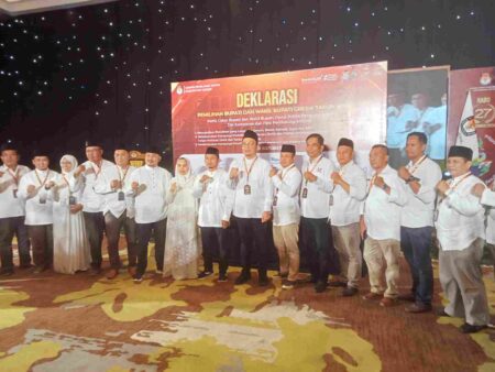 Deklarasi Kampanye Damai Pilkada Gresik Usung Tanpa Hoaks dan Politik Uang Foto deklarasi kampanye damai Pilkada Gresik.
