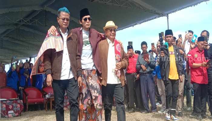 Pasangan Rijanto-Beky saat deklarasi pencalonan Bupati-Wakil Bupati Blitar beberapa waktu lalu. (foto : Winanto/beritajatim.com)