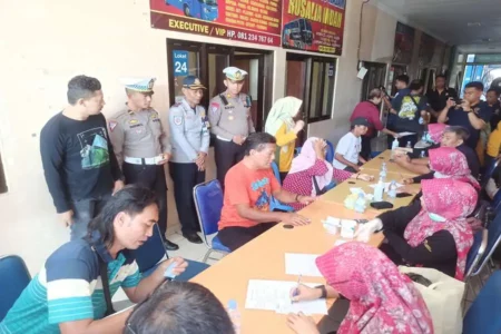 Satlantas Polres Ponorogo Lakukan Ramp Check Mendadak di Terminal Seloaji, Pastikan Bus Layak Jalan