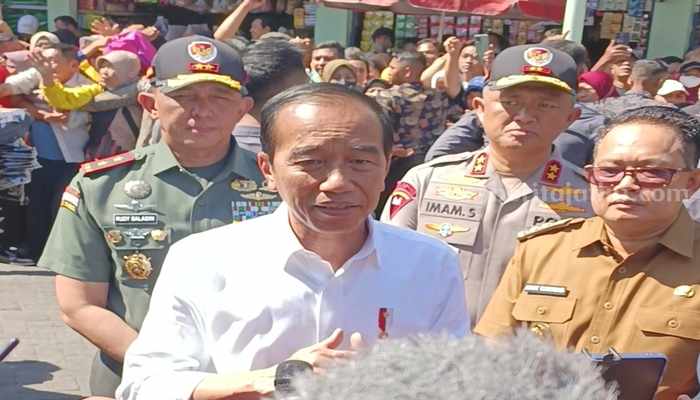 Kunjungan Jokowi ke Pasar Sopoyono. (Dok)