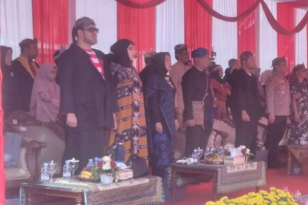 Habib Hadi Curi Perhatian dengan Kostum Warok di Pawai Budaya Hari Jadi Kota Probolinggo