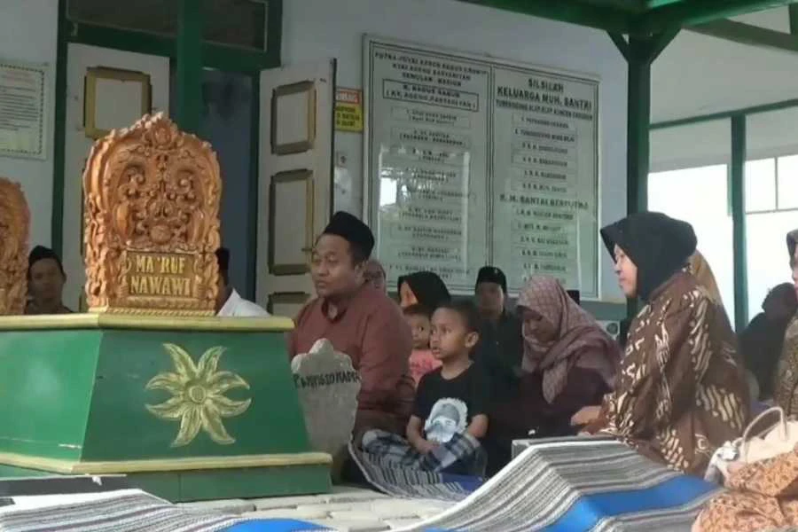 Tri Rismaharini Ziarah ke Sewulan Madiun: Nostalgia Masa Kecil di Tengah Kesibukan Politik