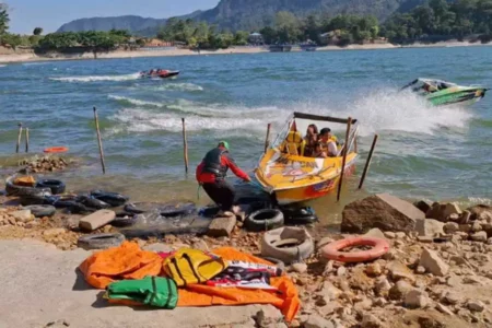 Cerita Pengunjung Telaga Sarangan Magetan Naik Speed Boat saat Air Surut