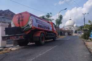 Kekeringan, BPBD Pamekasan Terjunkan 8 Armada Tangki Air Bersih