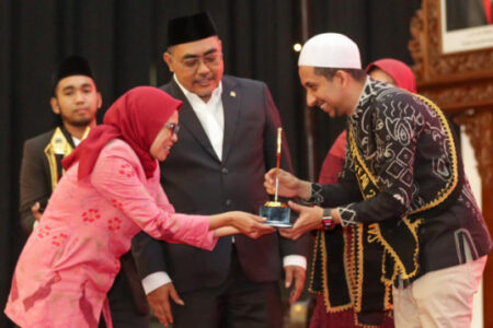 Habib Husein Ja’far dari Bangil Pasuruan Raih ‘Santri Of The Year 2024’ foto