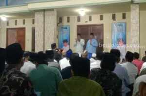 Partai Demokrat Pamekasan Ajak Masyarakat Jaga Kondusivitas Pilkada Ketua DPC Demokrat Pamekasan, Ismail (pegang mic) bersama calon wakil bupati Paslon KHARISMA, Sukriyanto di Pamekasan, Minggu (22/9/2024).