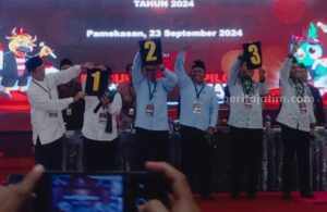 Pesan KH Kholilurrahman usai Ambil Nomor Urut, Niat Baik Bikin Pamekasan Berkembang Suasana Pleno Terbuka Penetapan Nomor Urut Paslon Pilkada 2024, yang digagas KPU Pamekasan, di Ballroom Azana Style Hotel Jl Jokotole 282 Pamekasan, Senin (23/9/2024).