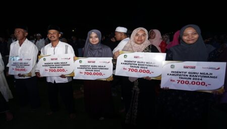 Rp9,88 Miliar Total Insentif Diterima Belasan Ribu Guru Ngaji Banyuwangi Rp9,88 Miliar Total Insentif untuk Belasan Ribu Guru Ngaji di Banyuwangi