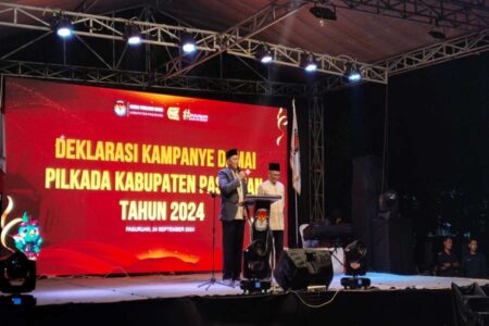 Tiru Prabowo, Paslon Rubih Pastikan Kampanye Riang Gembira Didepan puluhan pendukungnya yang mengantarkan paslon Rusdi Sutedjo dan Shobih Asrori siap lakukan kampanye damai.