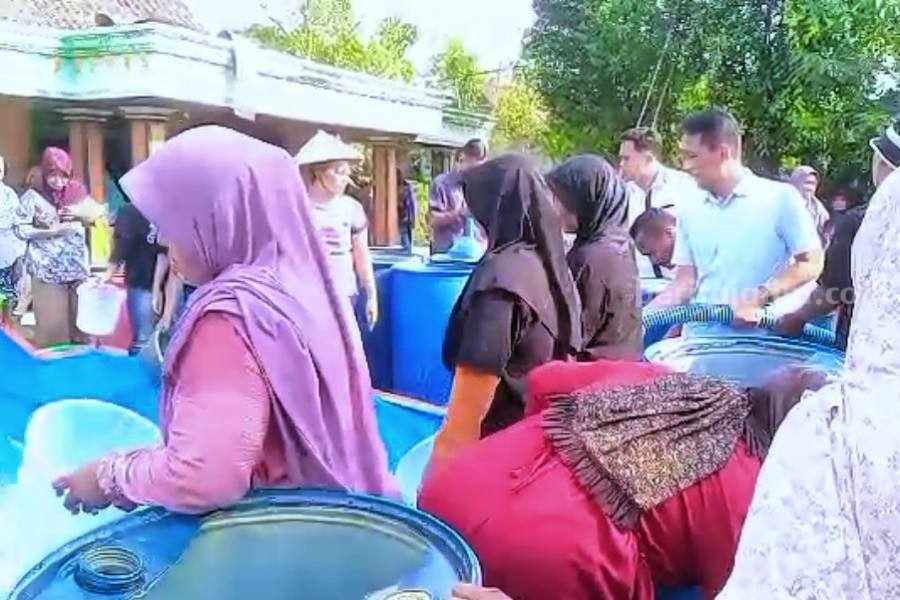 Setyo Wahono Sopiri Langsung Pendistribusian Air Bersih untuk Korban Kekeringan