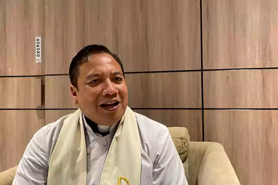 Kepala Paroki Hati Kudus Yesus Katedral Surabaya, Romo Cornelius Triwidya Tjahja Utama (Rama Indra/Beritajatim.com)