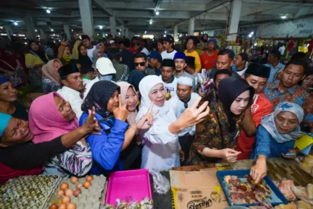 Khofifah Pertahankan Pasar Tradisional Srimangunan Sampang foto berita jatim