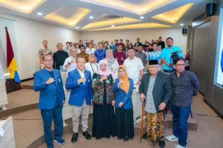 Khofifah Bagi Resep Jadi Transformational Leader di Pascasarjana Unair foto berita jatim