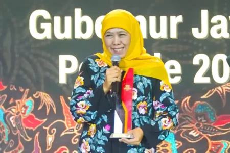 Khofifah Diganjar Penghargaan Sukses Turunkan Kemiskinan Ekstrem Jatim foto berita jatim