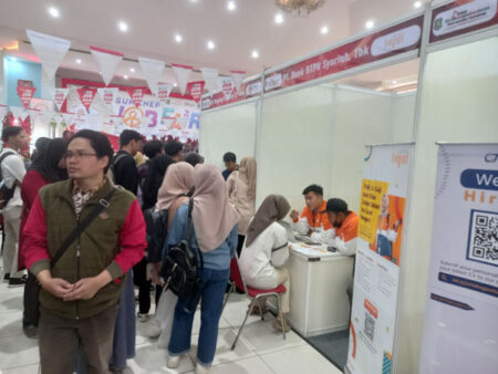 Jumlah Pengangguran di Sumenep Naik, Jadi Perhatian Serius Bupati Para pencari kerja mengikuti Sumenep Job Fair (Foto: Temmy/ Beritajatim.com)