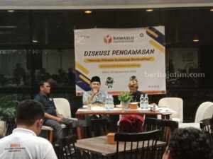 Rentan Pelanggaran, Bawaslu Sumenep Ajak Media Ikut Awasi Pilkada Diskusi pengawasan Bawaslu bersama media (Foto: Temmy/Beritajatim)