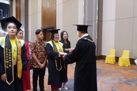 UKWMS Luluskan 466 Wisudawan, Rektor: Belajarlah Demi Kehidupan