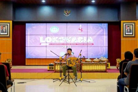 Salah satu penampilan saat ajang Lokovasia di Universitas Negeri Malang (Foto: Dani Alifian/Beritajatim.com)
