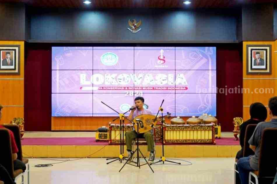 Salah satu penampilan saat ajang Lokovasia di Universitas Negeri Malang (Foto: Dani Alifian/Beritajatim.com)