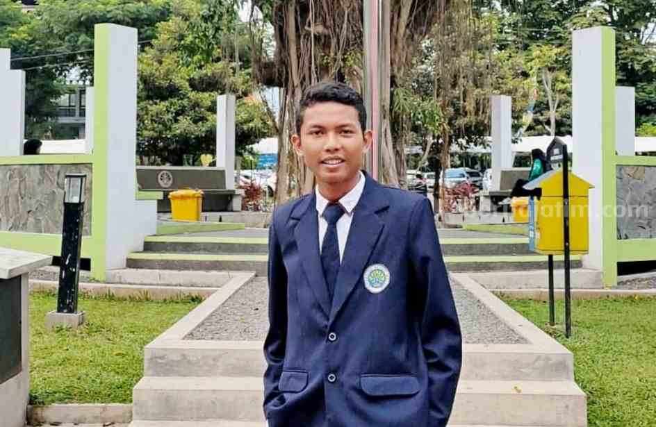 Fadhil Fathurochman, alumni Program Studi S2 Fisika UM. (Foto: Istimewa)