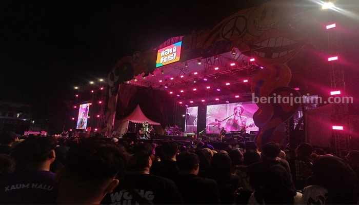 Konser Halu Fest di Surabaya, Minggu (8/9/2024). (Fitri Yuliani/beritajatim.com)