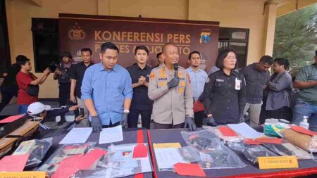 Tertangkap, Pelaku Pembunuhan Wanita di Hutan Pacet Mojokerto Teman Dekat Korban foto beritajatim