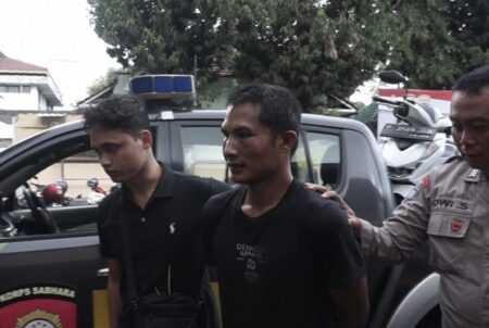 Warga Lumajang Hajar Pencuri Motor Kambuhan foto
