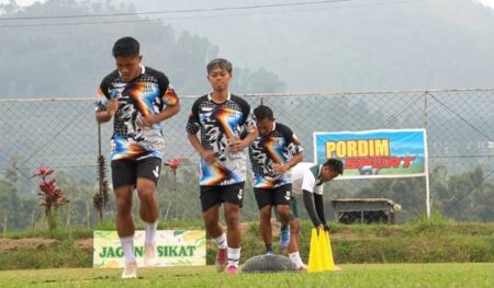 Deltras FC Saat latihan bersama.