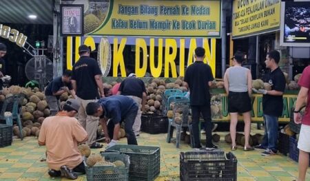 Kuliner khas medan, durian ucok.