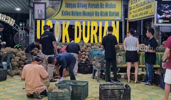 Kuliner khas medan, durian ucok.