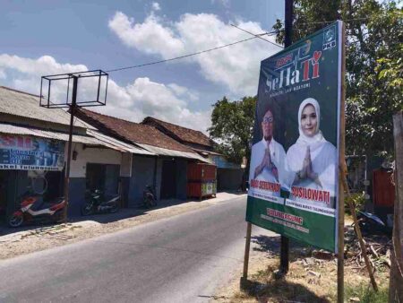 Logo Pemkab Tulungagung Tercatut di Baliho Bapaslon Pilkada foto